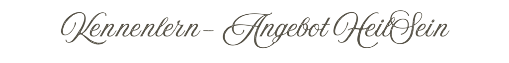 Text mit der Aufschrift 'Kennenlern-Angebot HeilSein' in eleganter Schriftart auf schwarzem Hintergrund.